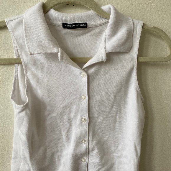 Brandy Melville Tops - Cute Brandy Melville Sleeveless Button up Top